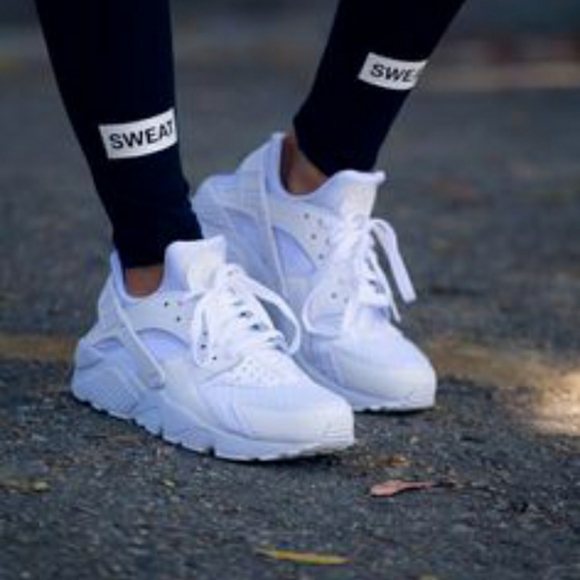 nike air huarache triple white